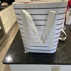 Hearth & Hand Magnolia 19ct insulated cooler